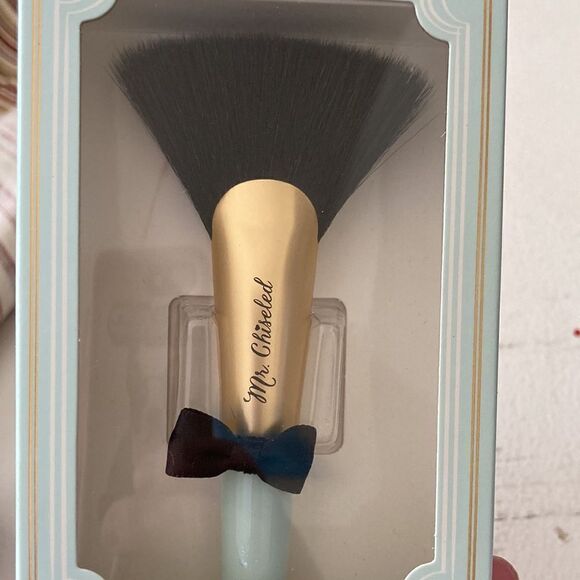 Too Faced Mr. Chiseled Contouring Brush - Picture 4 of 4